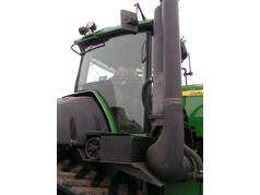 Tomáš Loch při instalaci autopilotu na pásový traktor JD (1) (zobrazeno 106x)